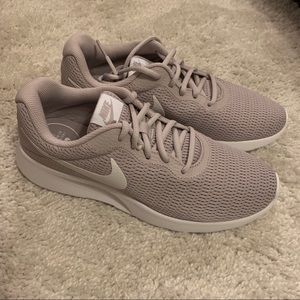 Nike Tanjun Sneakers